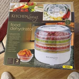 White Food Dehydrator with Transparent Trays